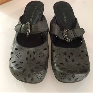 GIGI Baretraps wedge sandal mules slip on